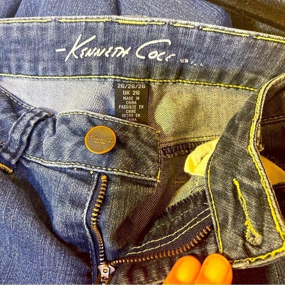 Kenneth COLE Boot Cut Jeans Size 26 Preloved with Some Wear Stretchy Light Denim - Picture 10 of 13